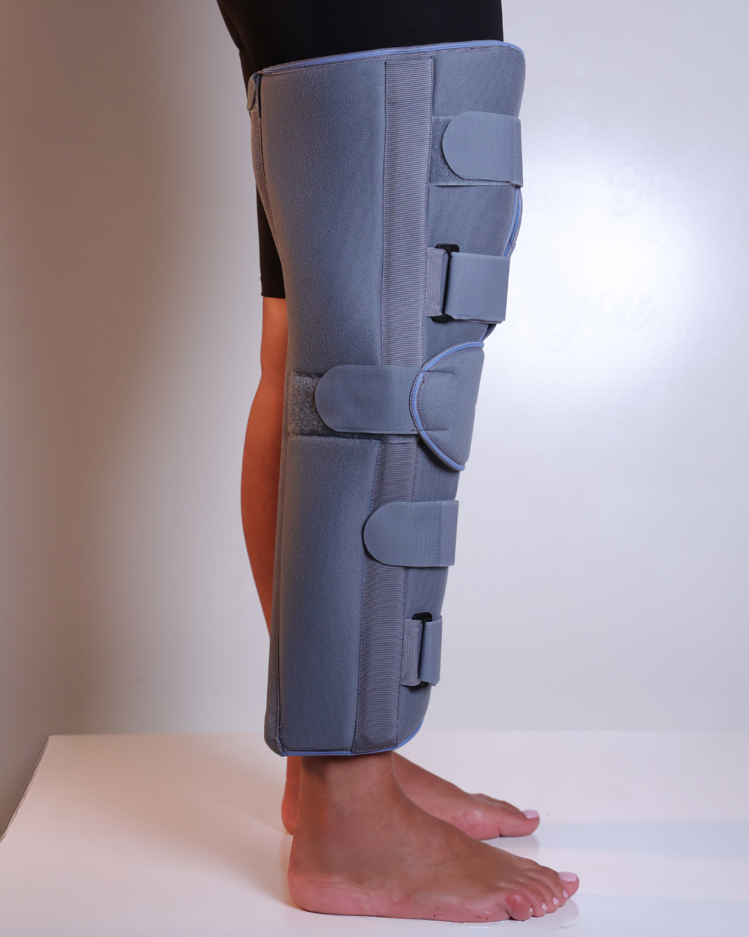 Knee Immobilizer-22 inches